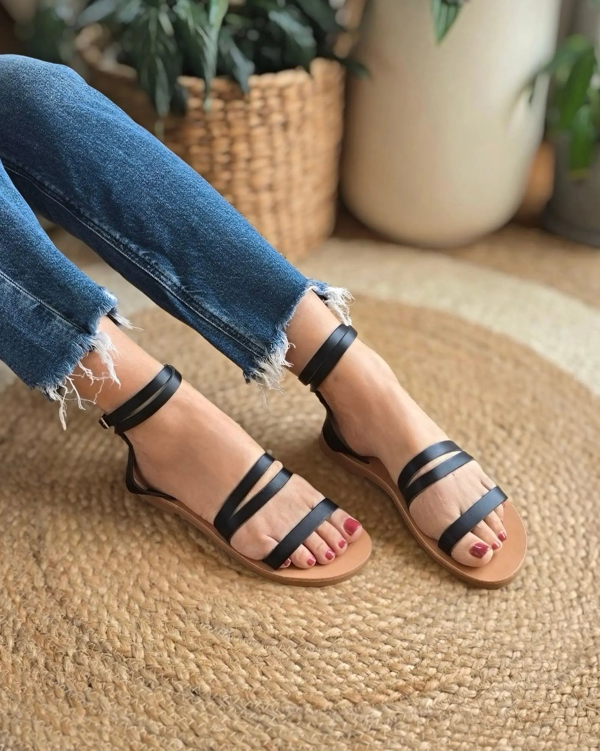 Black Gia sandals flat comfortable Dubai women versatile