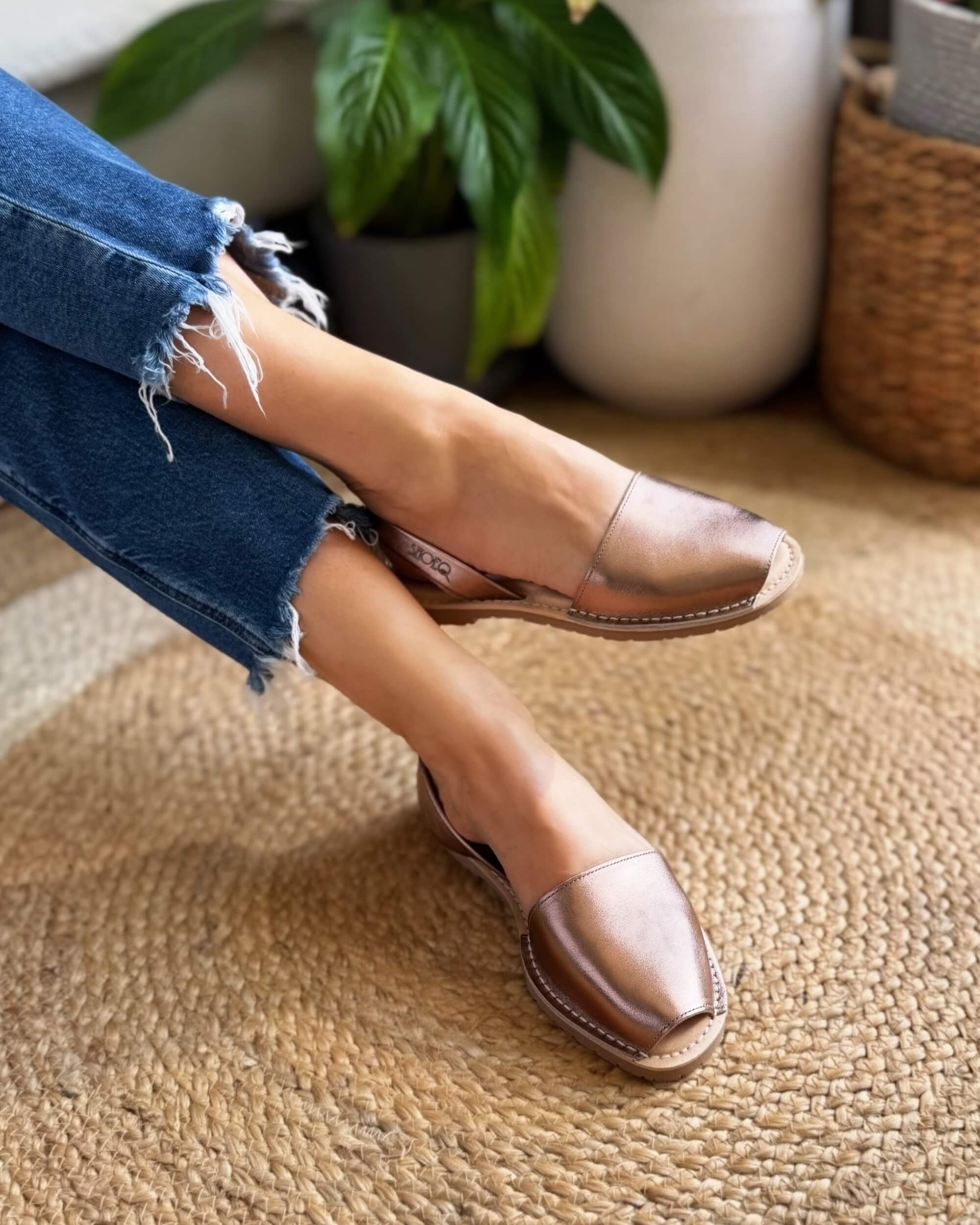 Luxe Avarca rose gold metallic leather flat sandal cushioned memory foam innersole — Shoeq