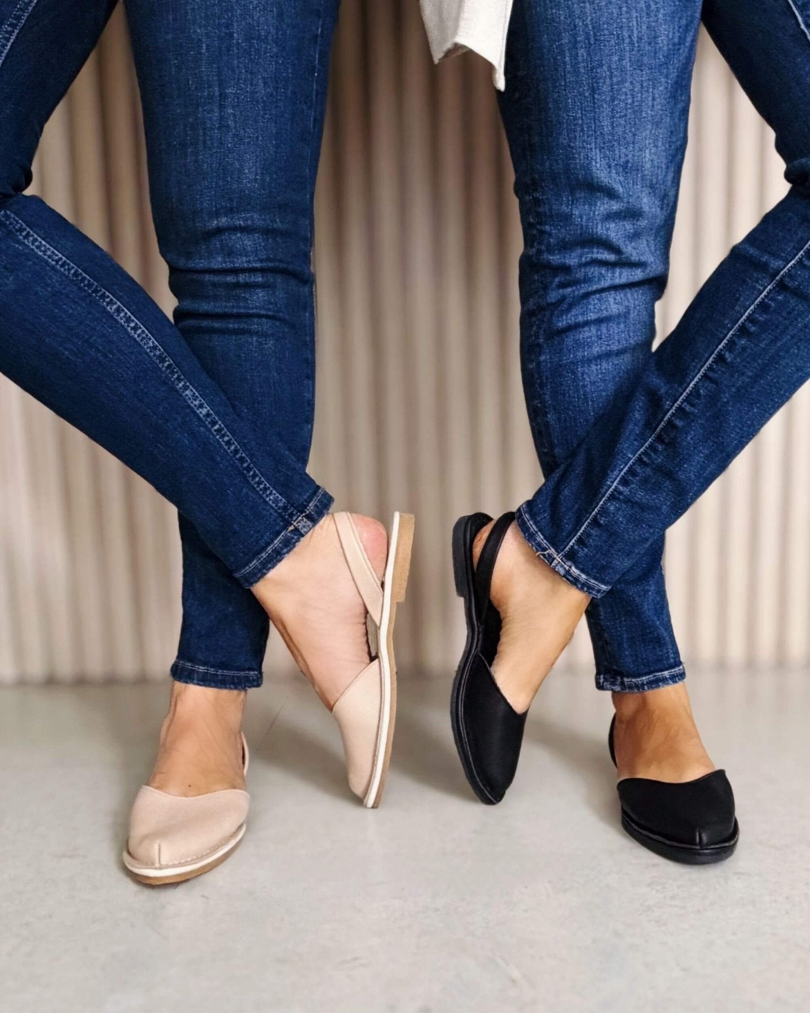 Black closed-toe nappa leather avarca flat, sweetheart design - Shoeq
