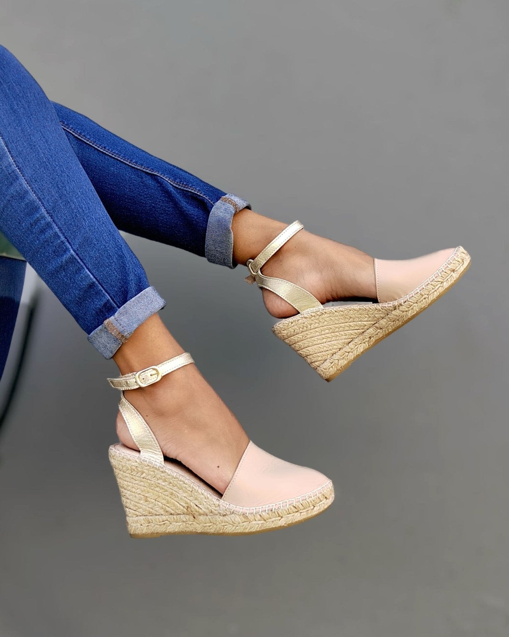 Versatile champagne wedges for year-round Dubai wear

