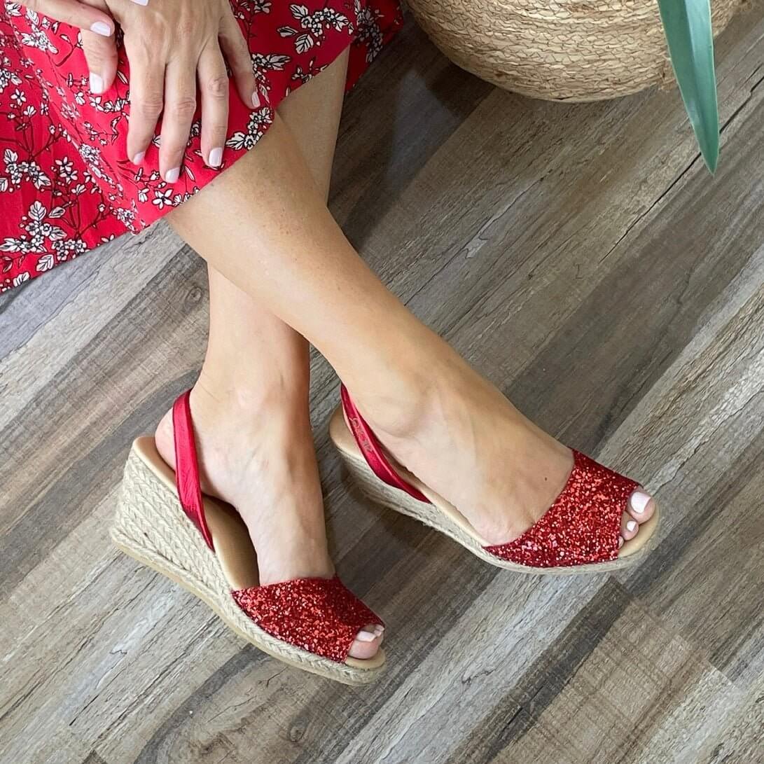 Classic Wedge ('23 Edit) in Red Glitter