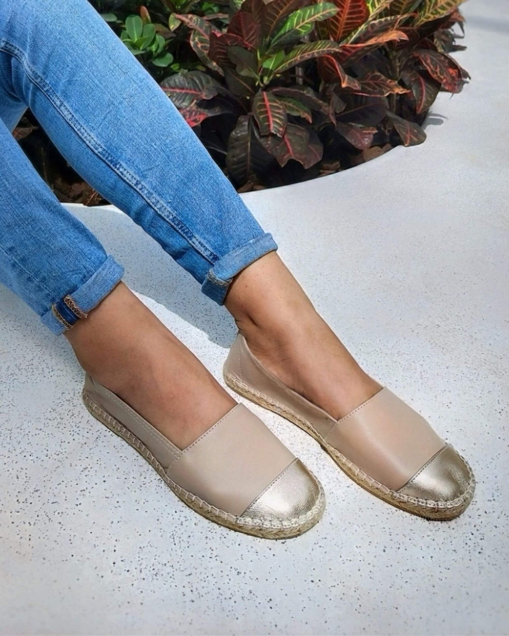 Shoeq Classic Espadrille Sandy Champagne on model jeans