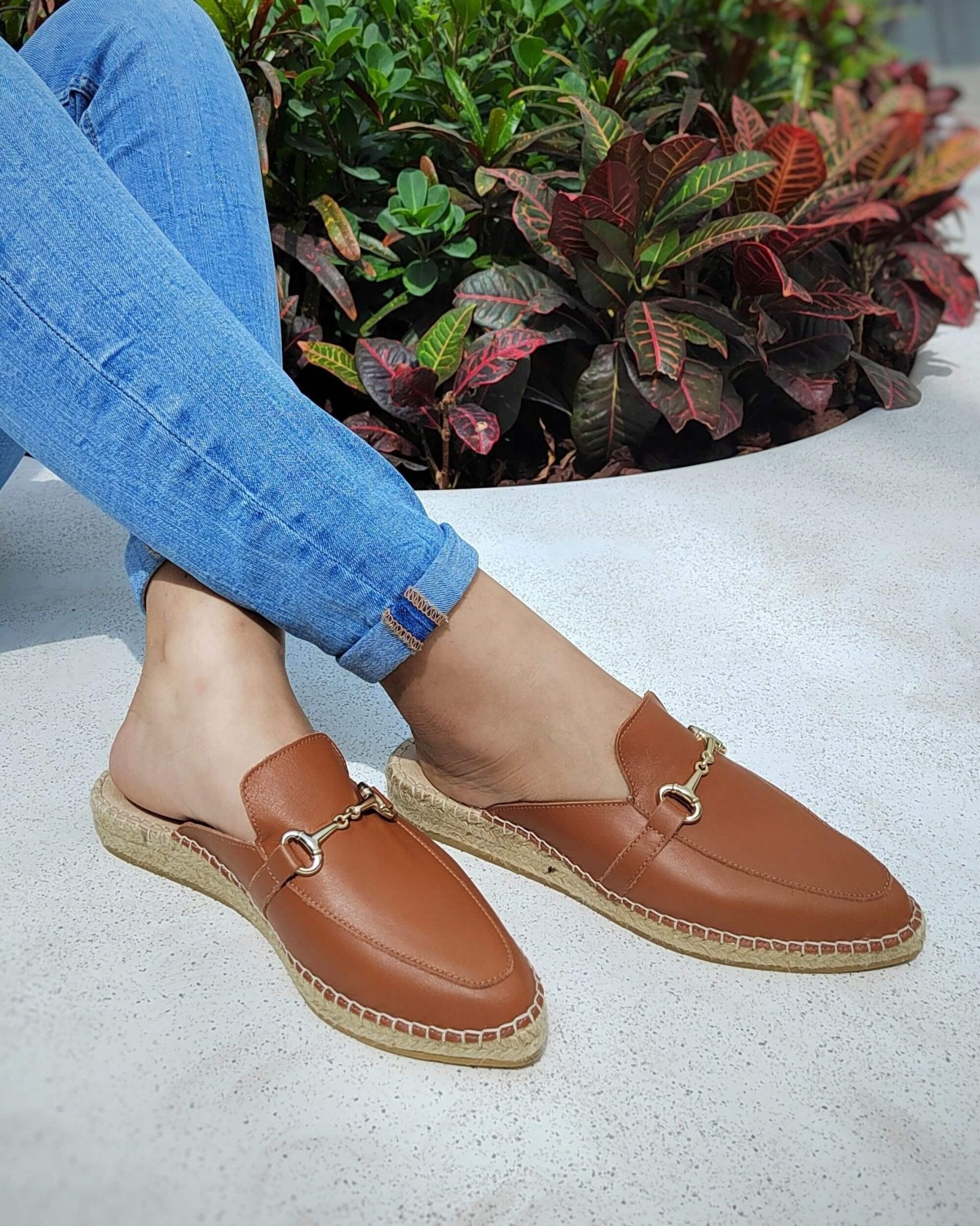 Tan mule shoes with chain detail eco-friendly jute