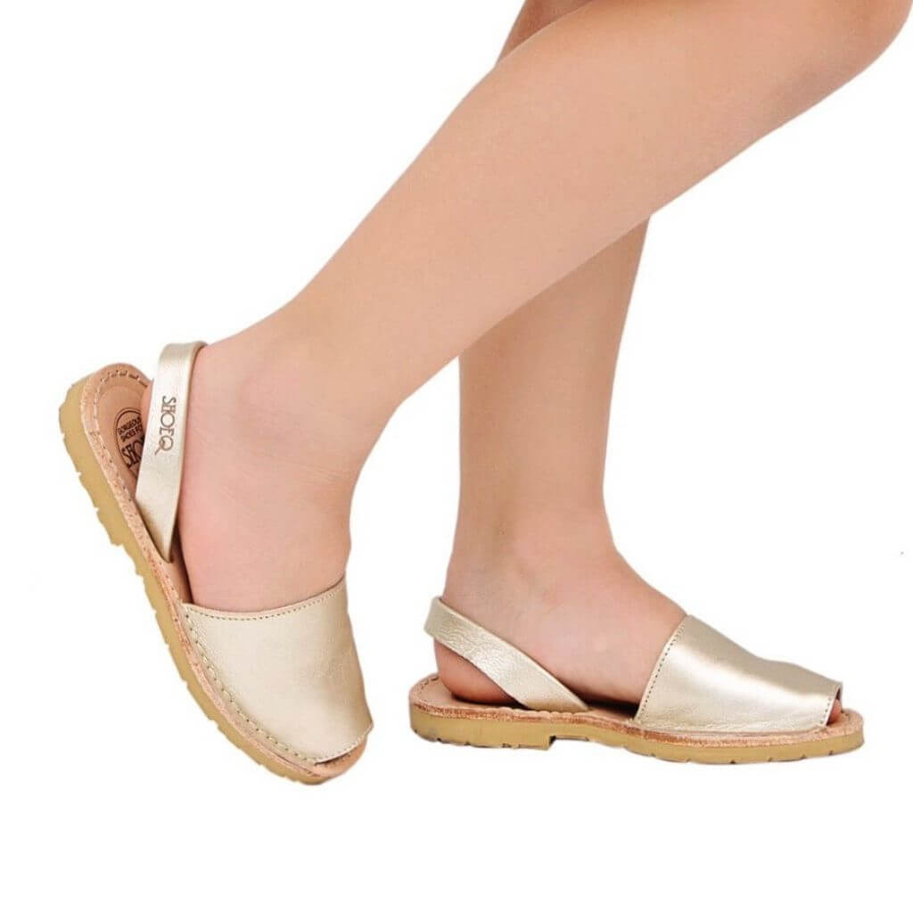 Girls Classic Avarca in Champagne Metallic - Shoeq