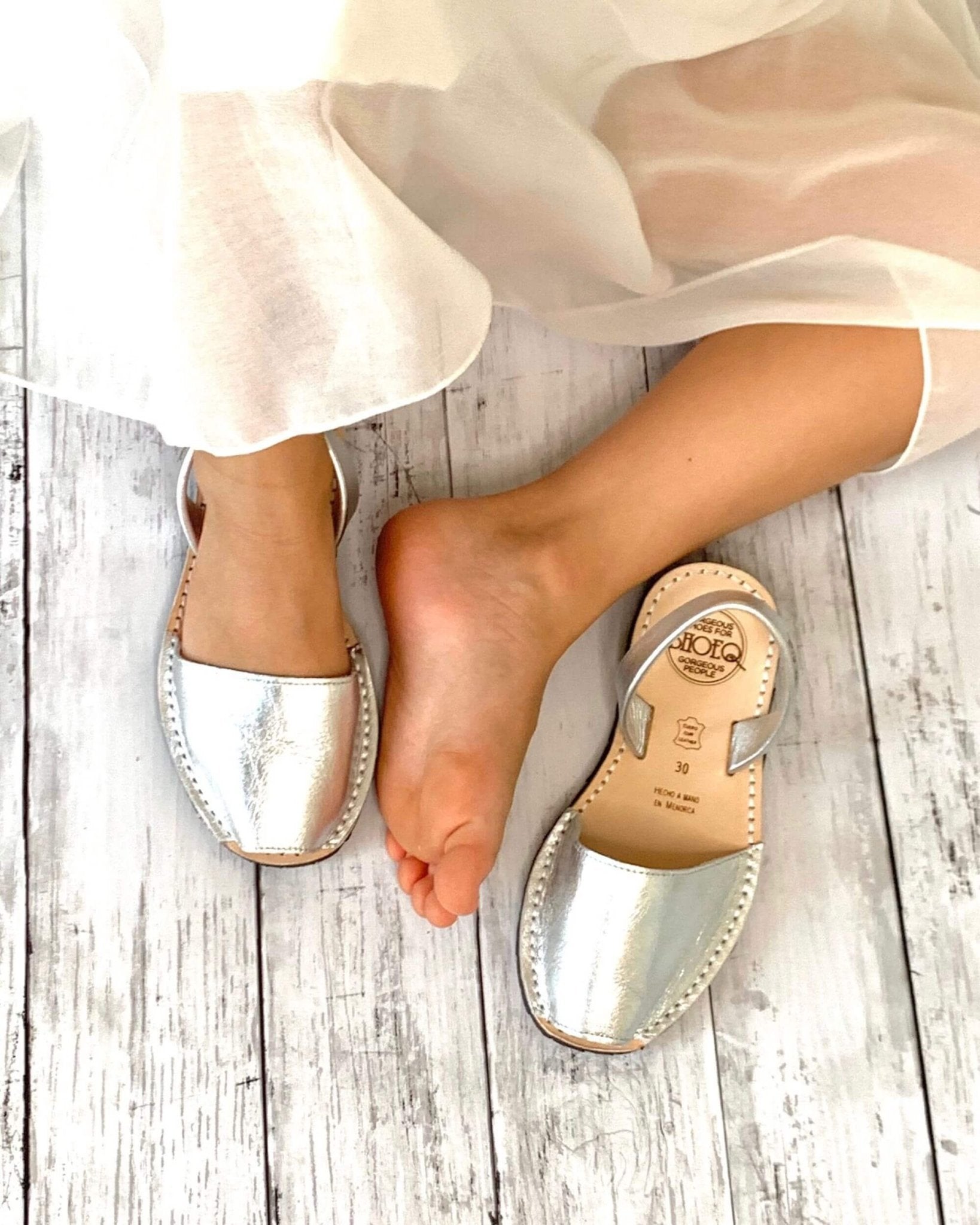 Girls Classic Avarca in Metallic Silver - Shoeq