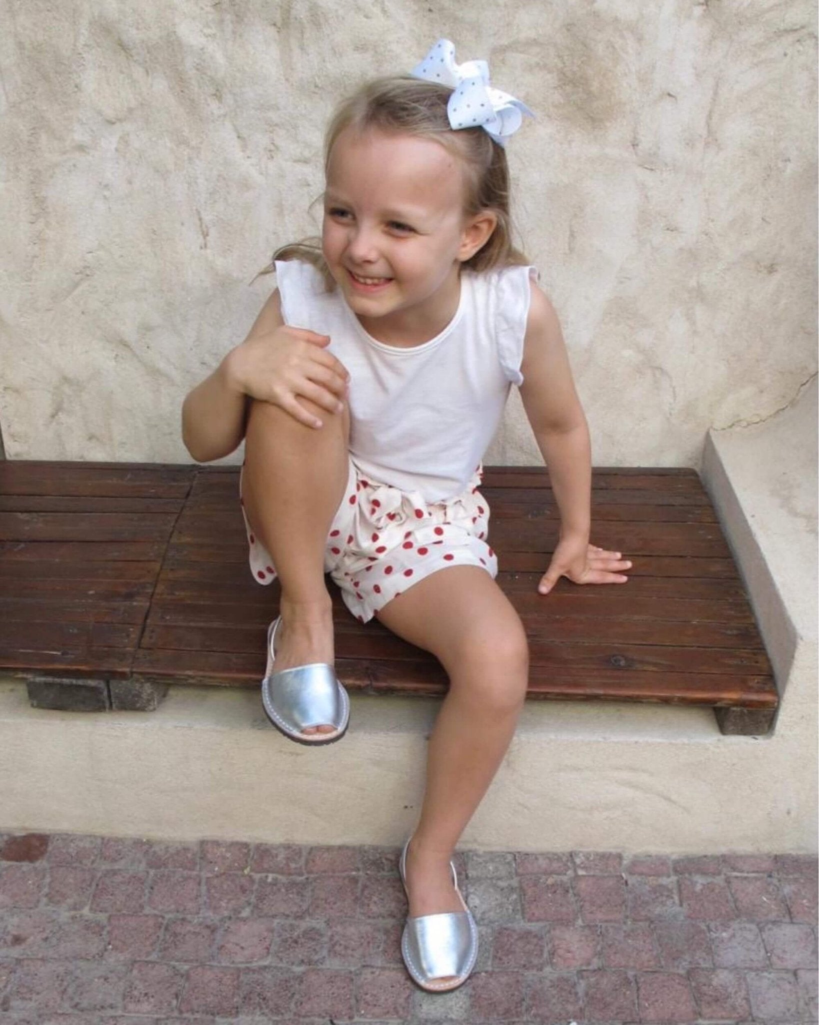 Girls Classic Avarca in Metallic Silver - Shoeq