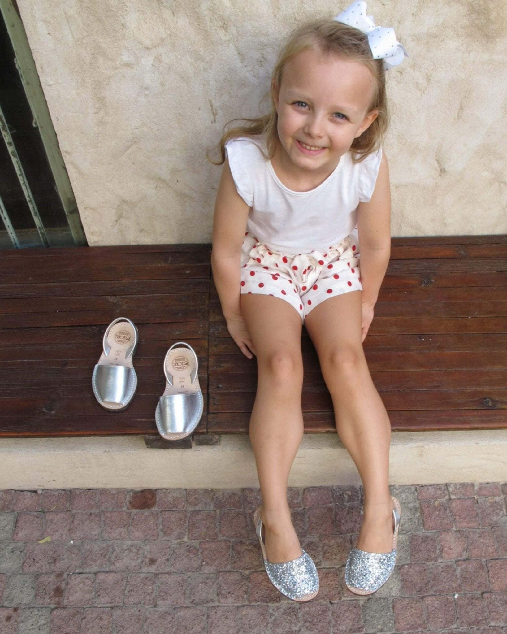 Girls Classic Avarca in Metallic Silver - Shoeq