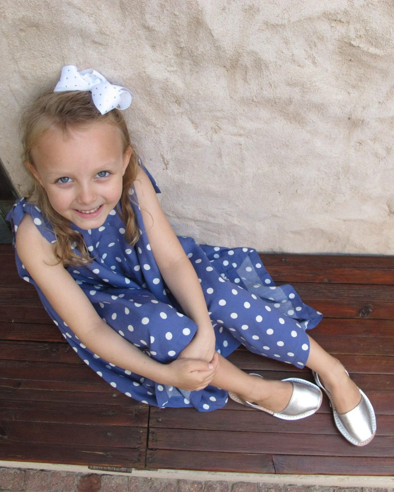 Girls Classic Avarca in Metallic Silver - Shoeq