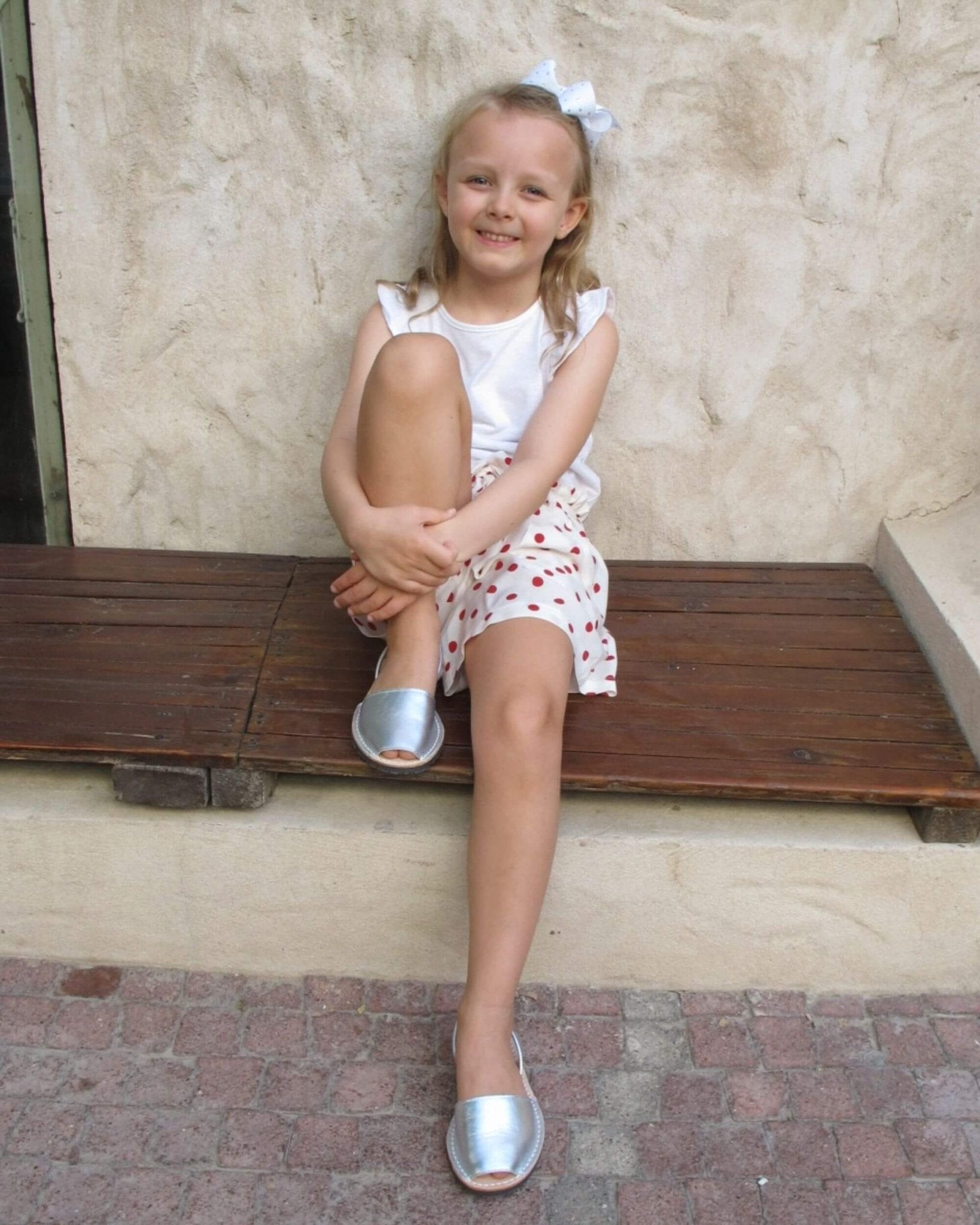 Girls Classic Avarca in Metallic Silver - Shoeq