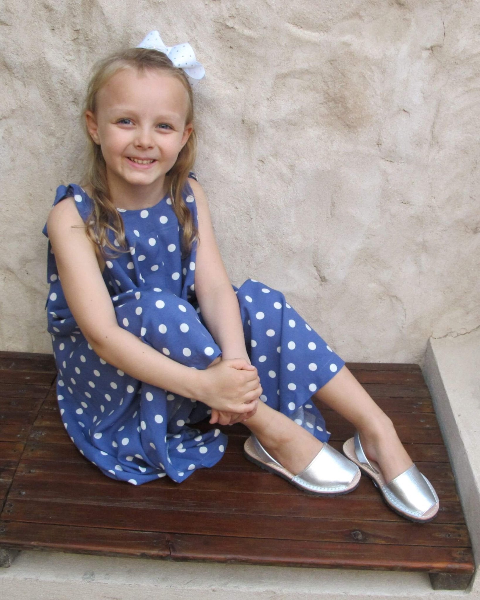 Girls Classic Avarca in Metallic Silver - Shoeq