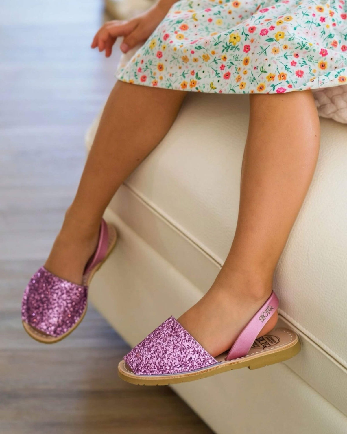 Pink glitter leather sandals with a flexible rubber sole | Girls Classic Avarca by Shoeq