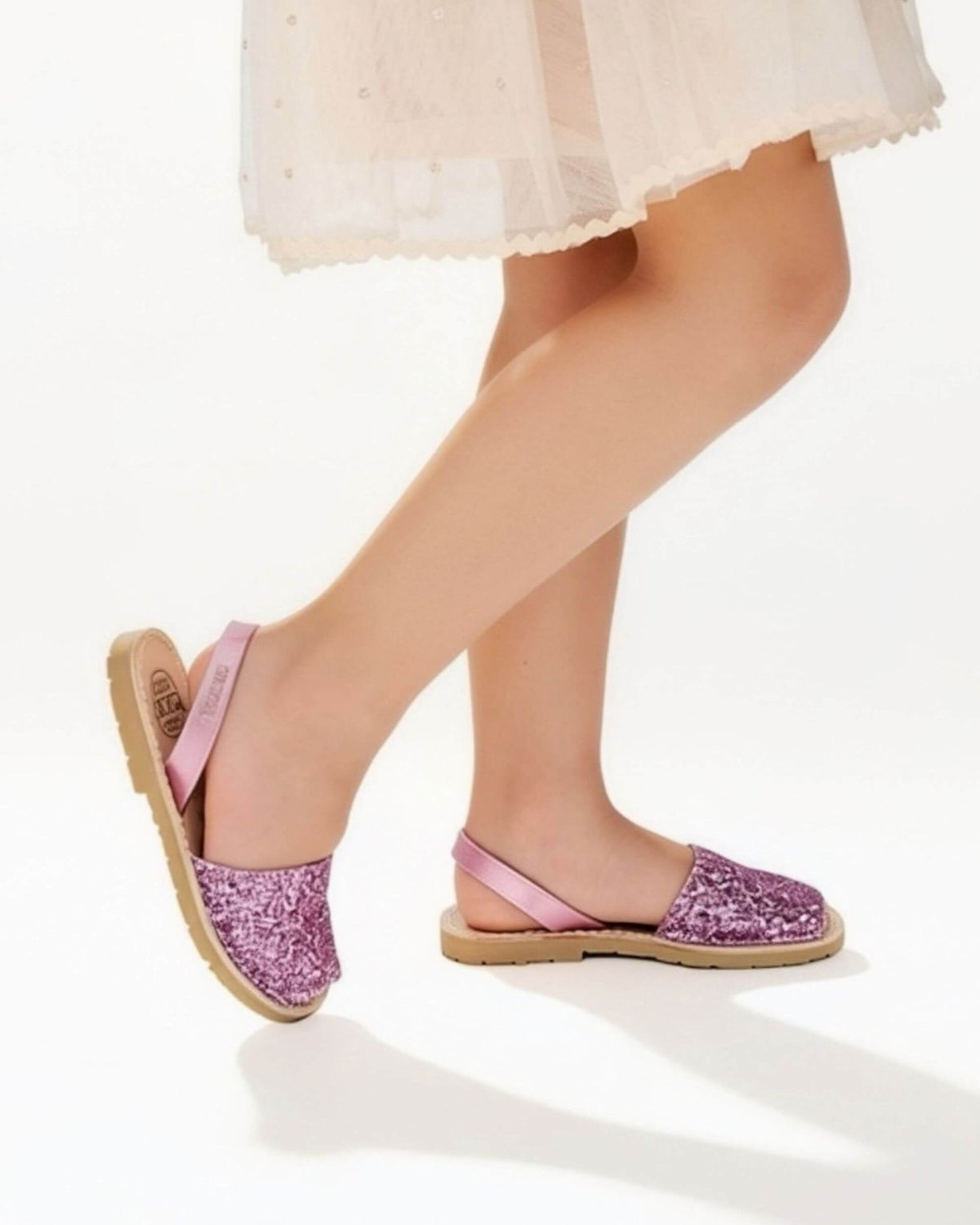 Pink glitter kids leather sandals side view showing a flexible rubber sole | Girls Classic Avarca by Shoeq