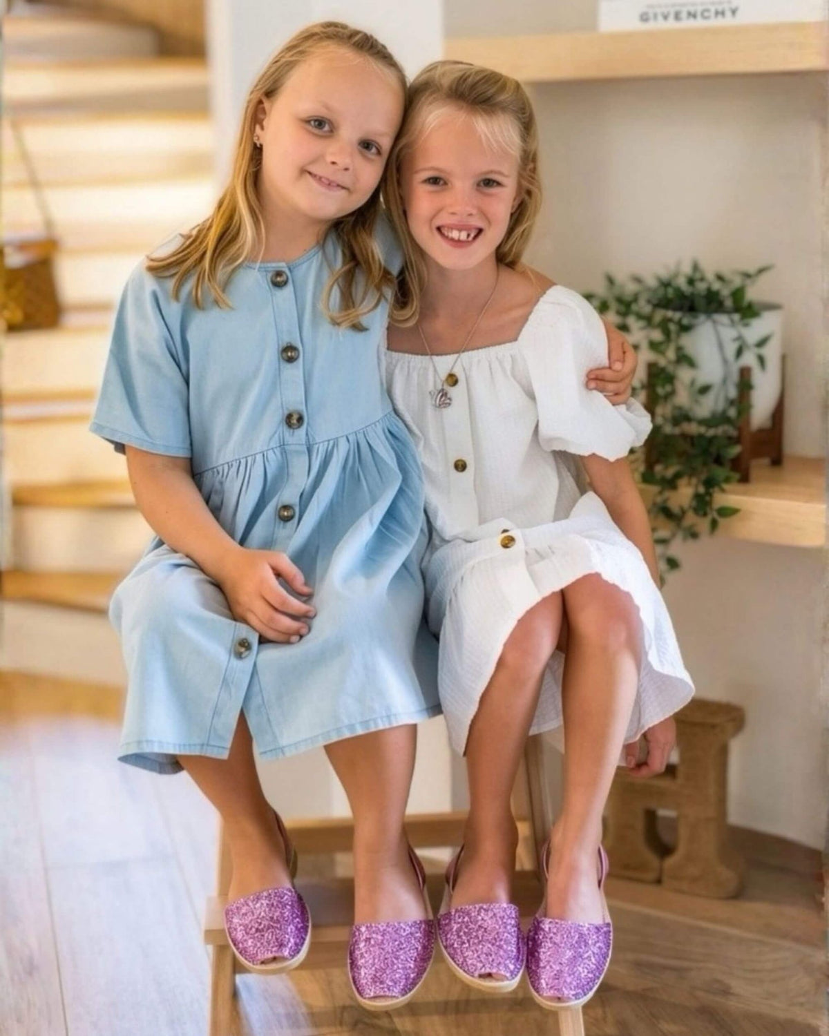 buttery-soft leather uppers and a flexible rubber sole | Girls Classic Avarca by Shoeq