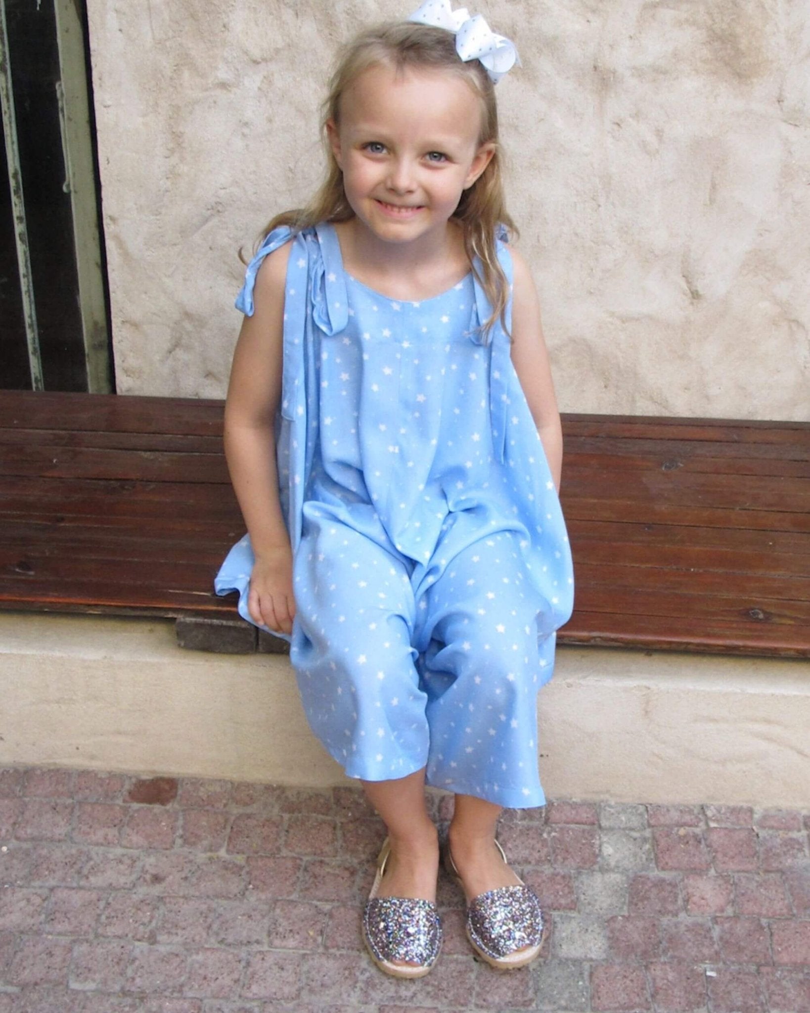 Girls Classic Avarca in Rainbow Gold Glitter - Shoeq