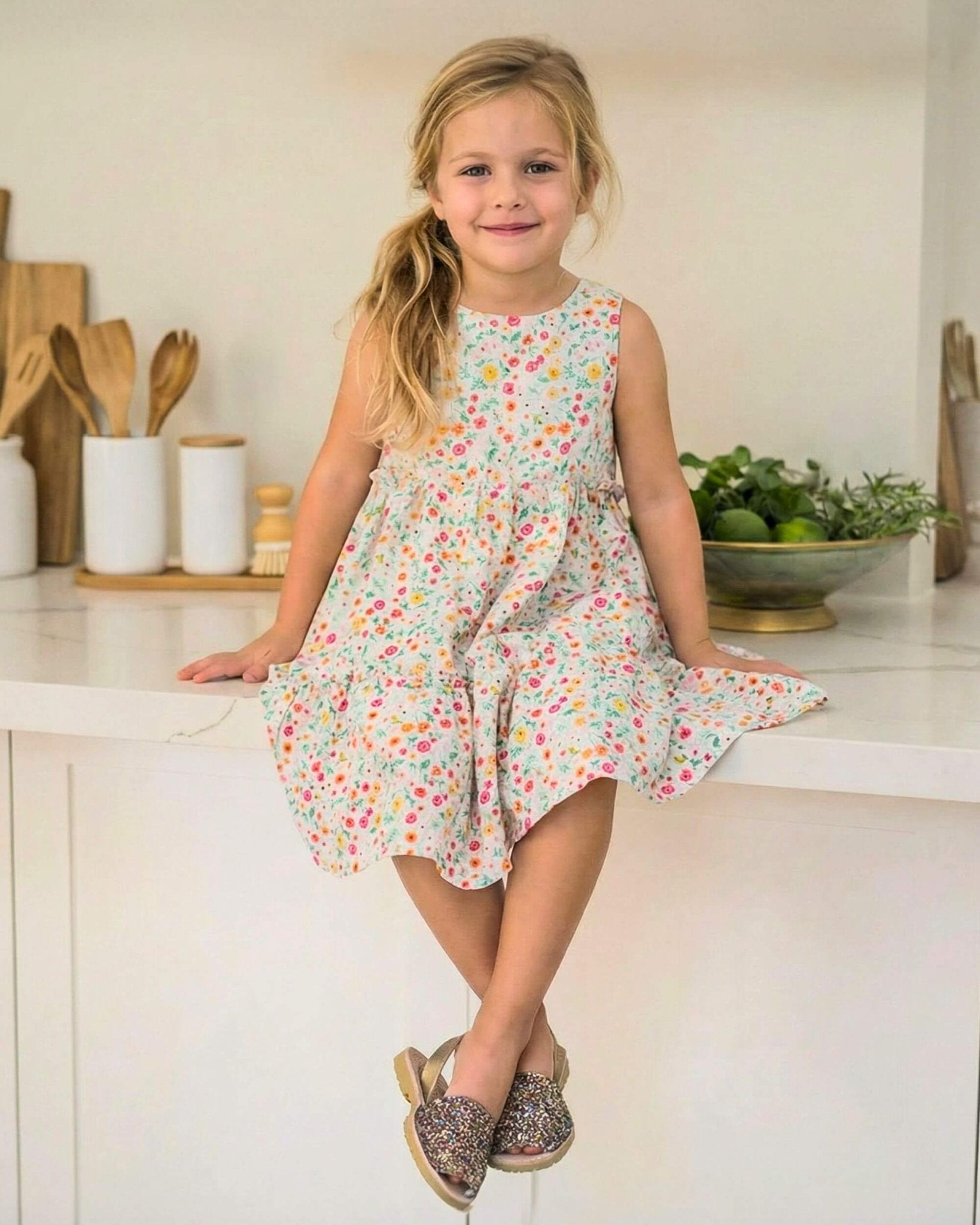 Girls Classic Avarca in Rainbow Gold Glitter - Shoeq