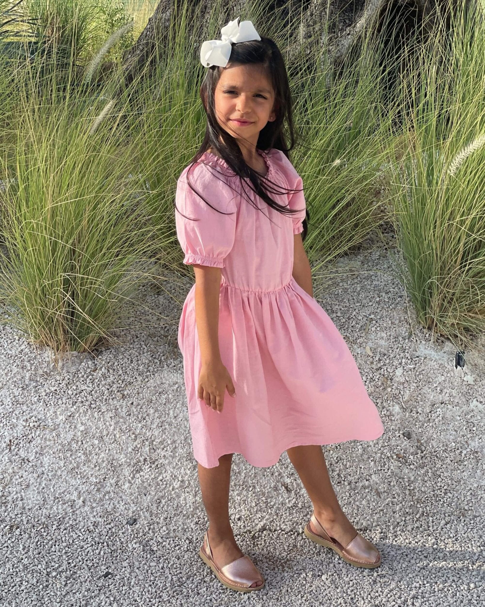 Girls Classic Avarca in Rose Gold - Shoeq