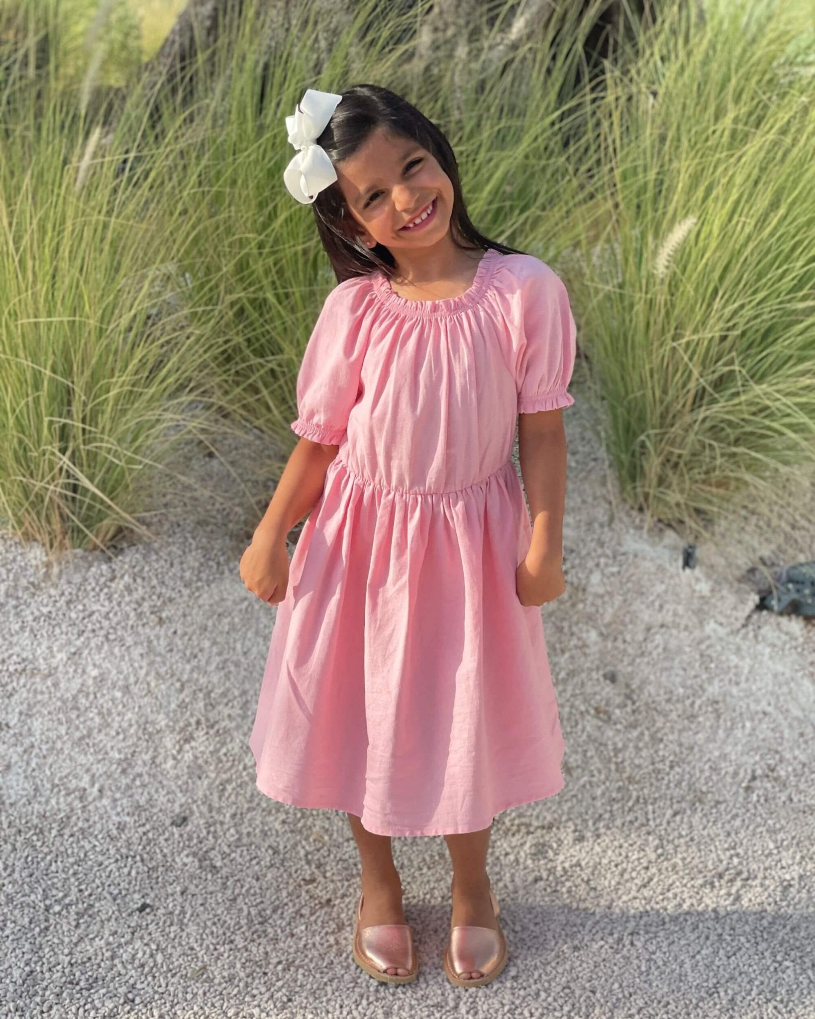 Girls Classic Avarca in Rose Gold - Shoeq
