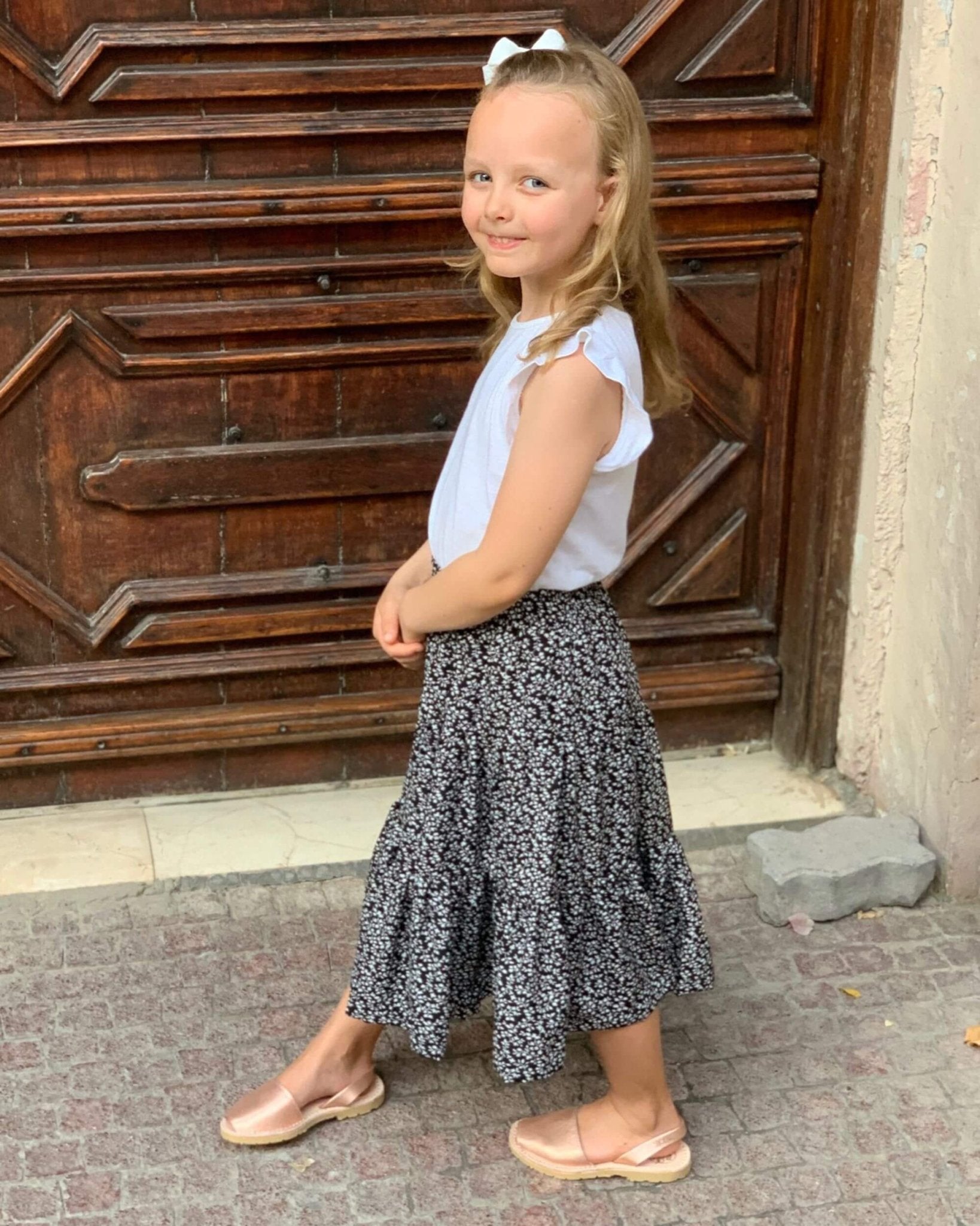 Girls Classic Avarca in Rose Gold - Shoeq