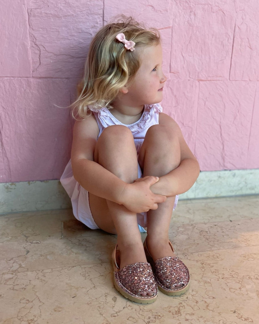 Girls Classic Avarca in Rose Gold Glitter - Shoeq