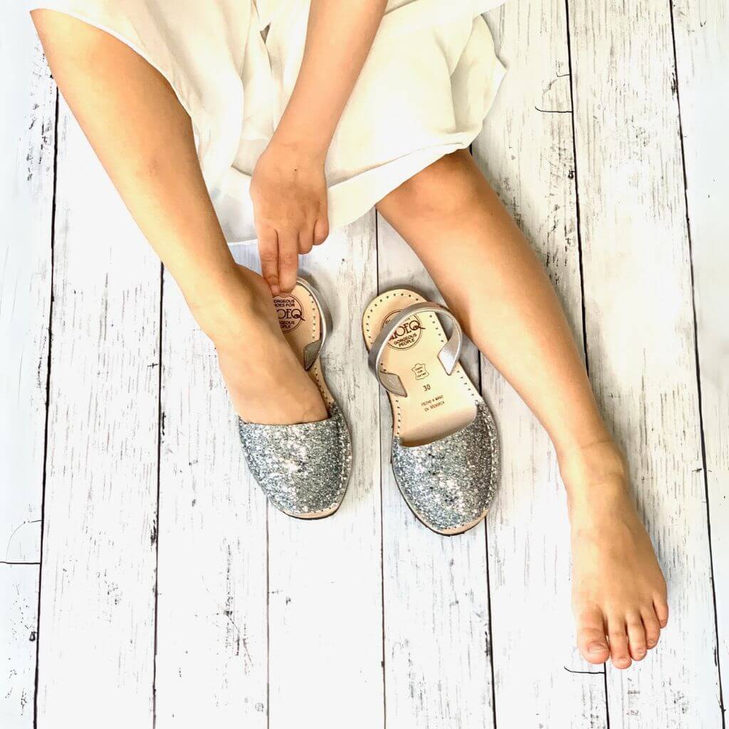 Girls Classic Avarca in Silver Glitter - Shoeq