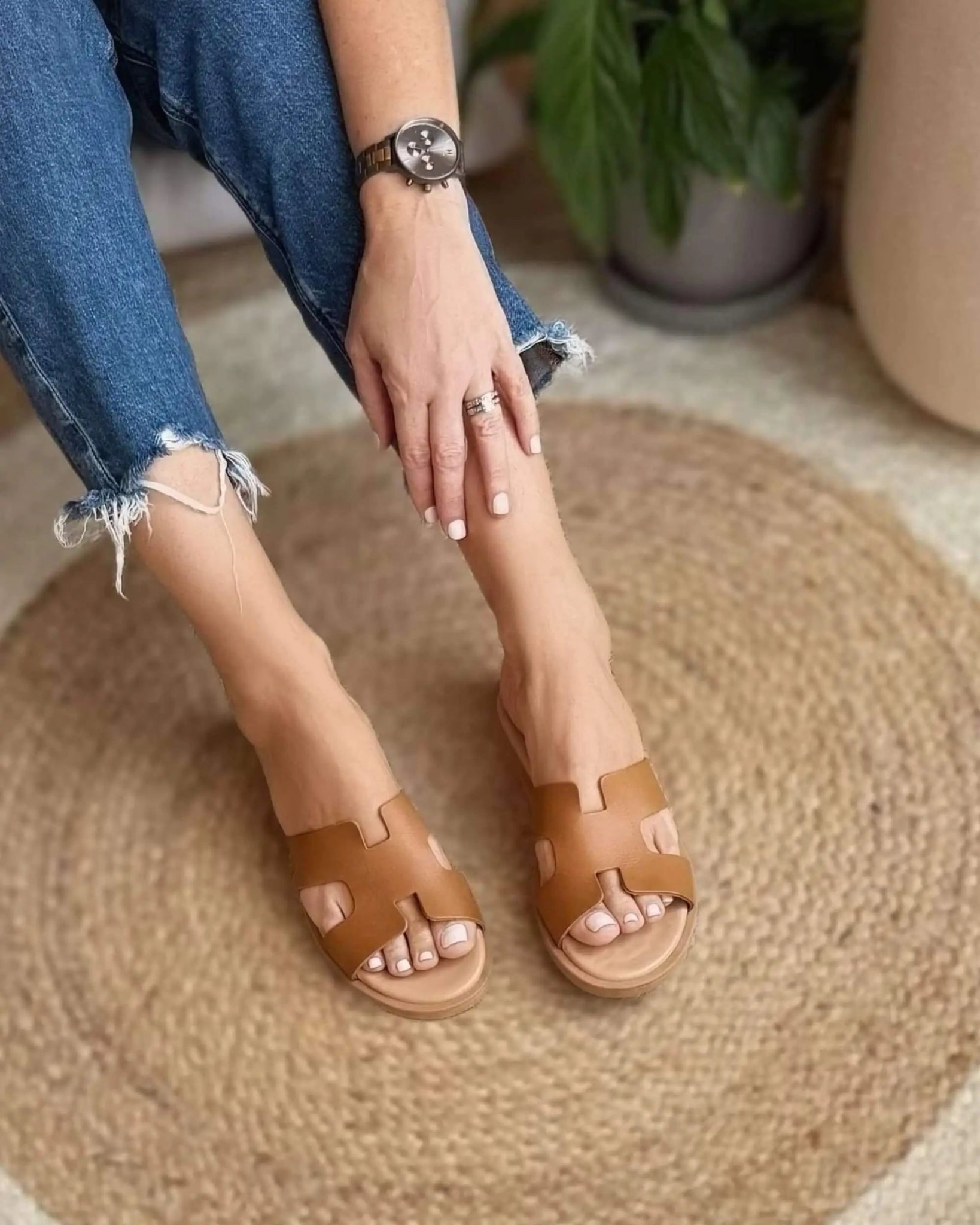Comfortable tan flat slides Dubai versatile smart casual neutral