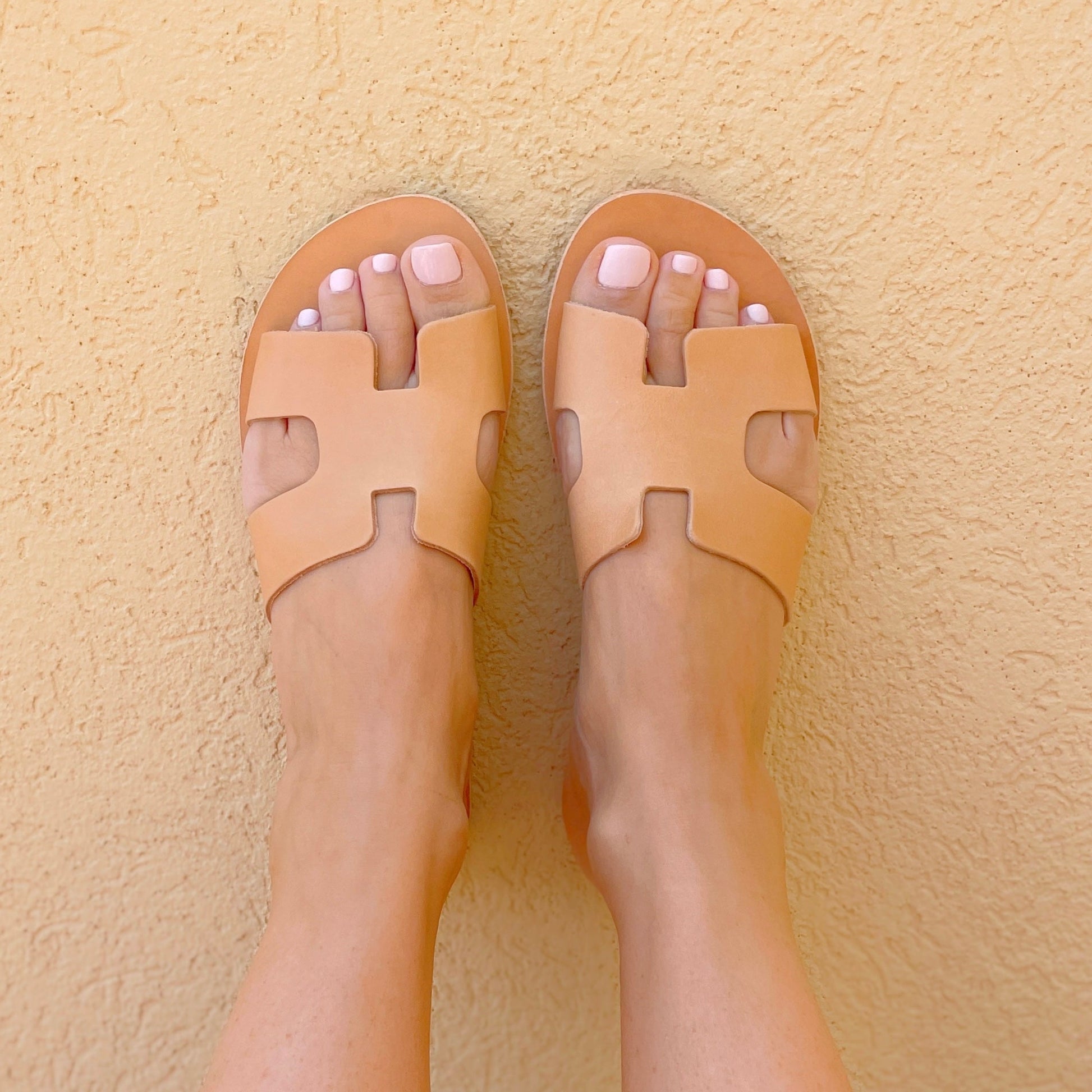 Hania Slide in Caramel - Shoeq