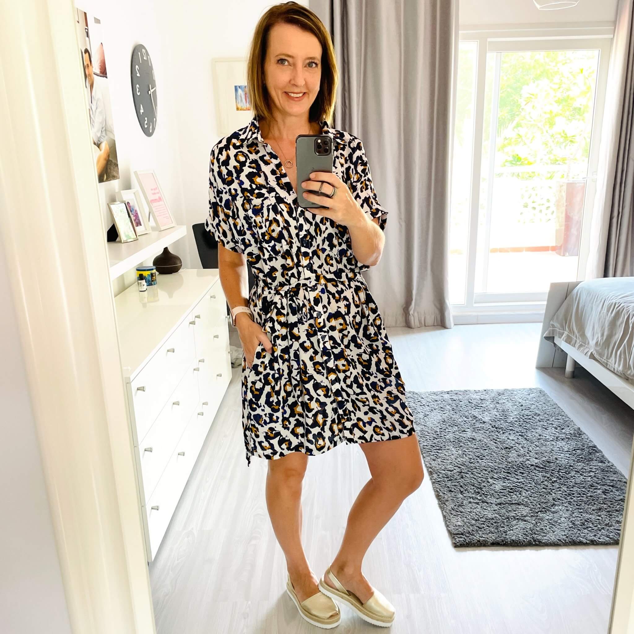 Lola Lowform in Champagne
