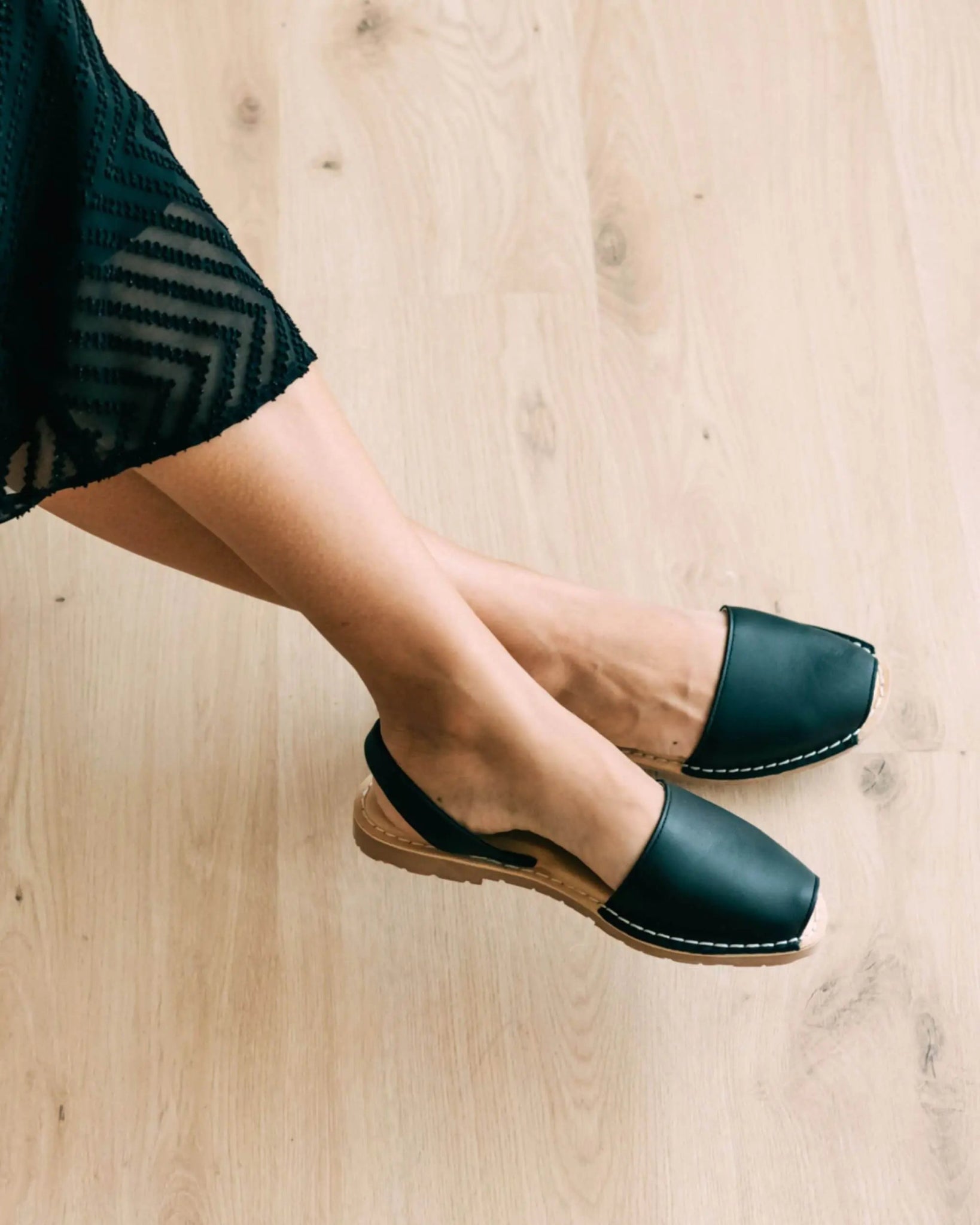 Black flat shoes walking comfortable Spain handcrafted