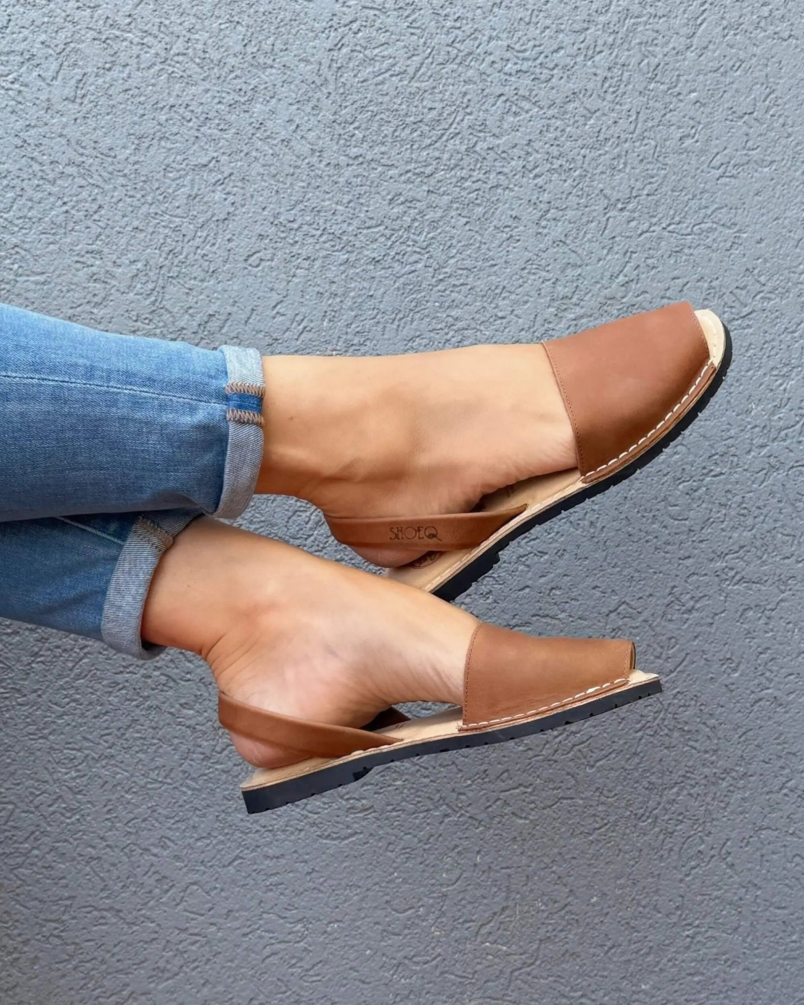 Comfortable chocolate flat shoes standing all day Spain