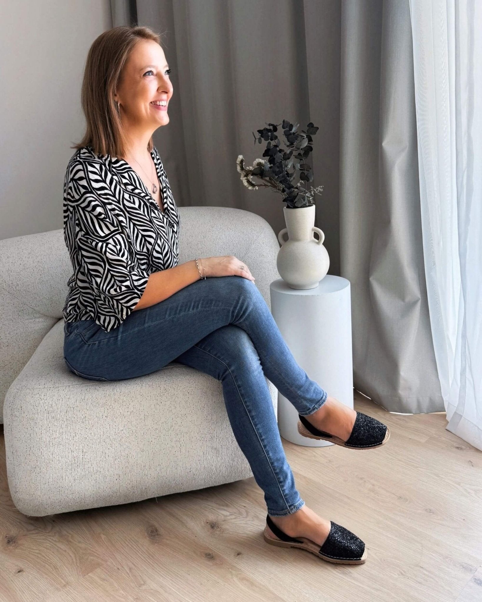 Luxe Avarca midnight glitter vegan black flat shoes memory foam Dubai