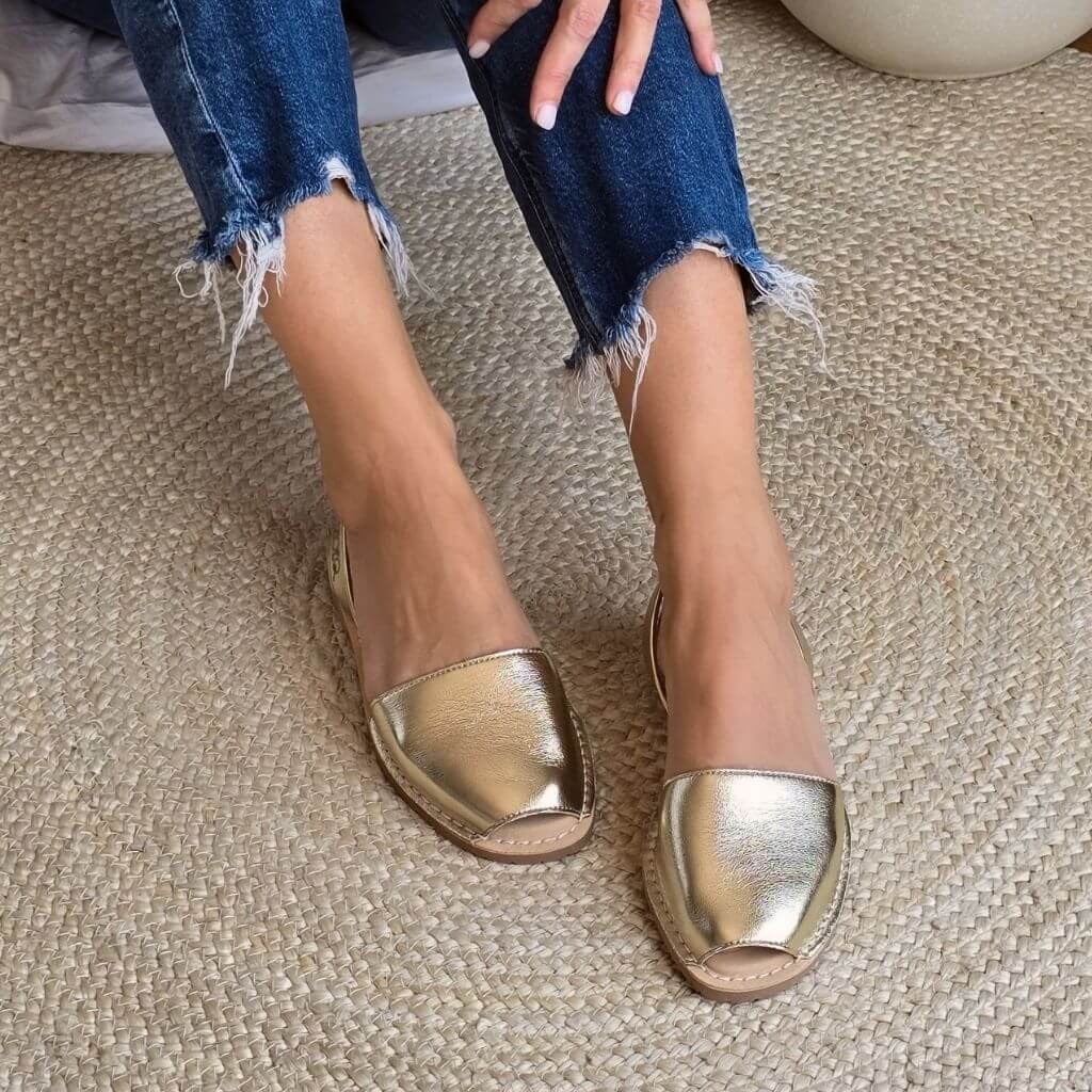 Luxe Premium Avarca in Gold (Vegan) - Shoeq