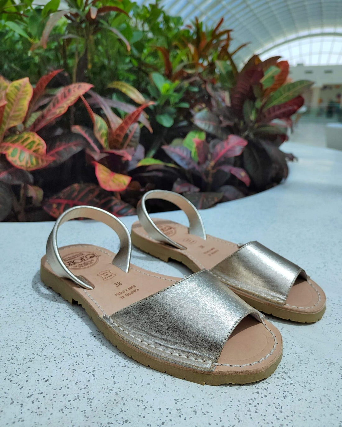 Peekaboo Avarca in Champagne Metallic - Shoeq