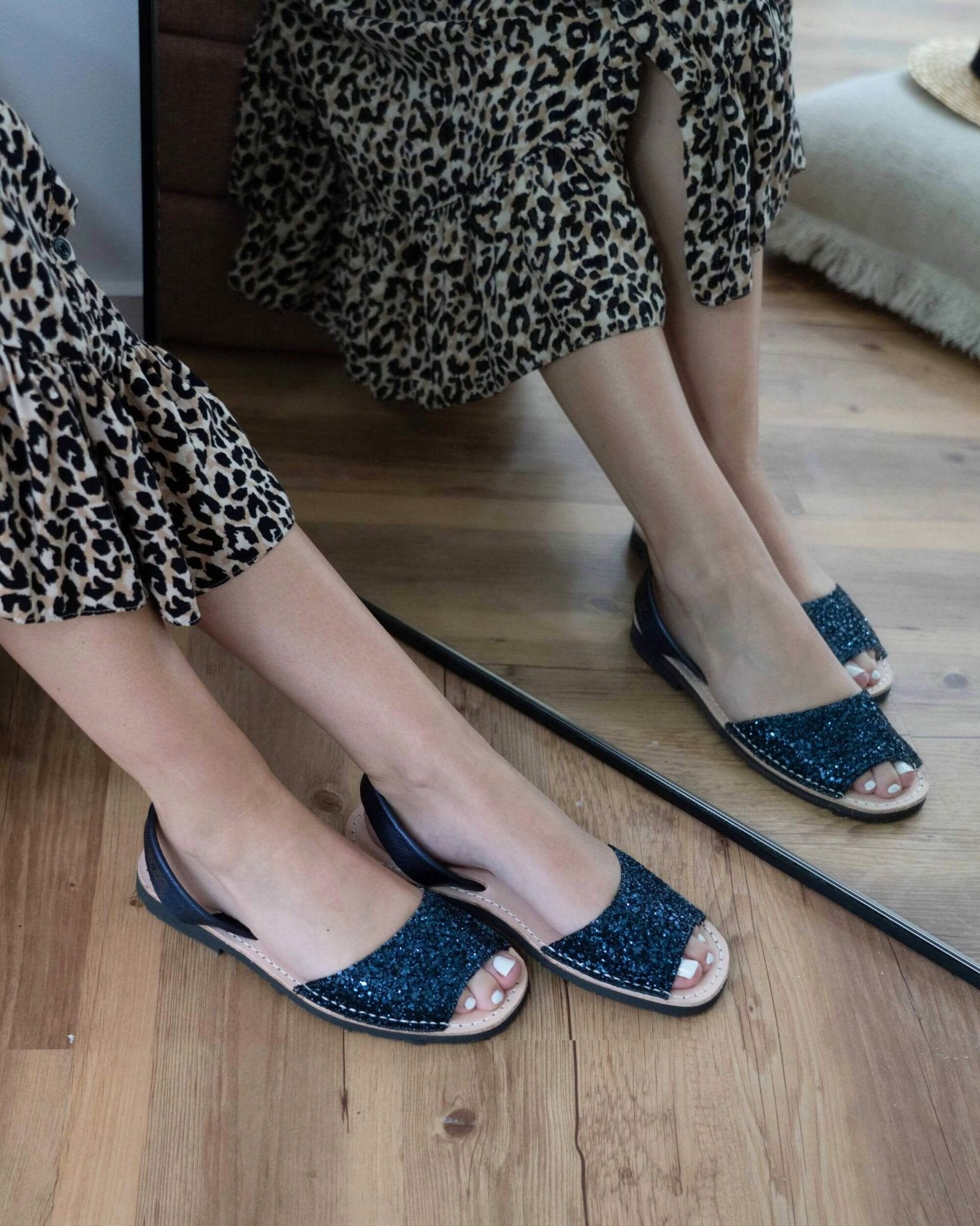 Peekaboo Avarca in Navy Glitter - Shoeq