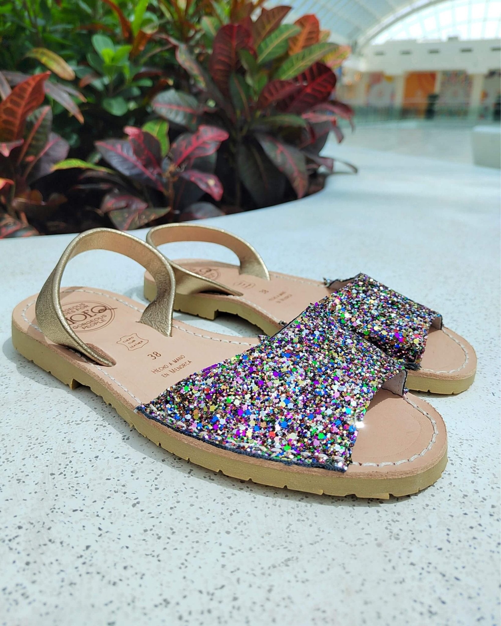 Peekaboo Avarca in Rainbow Gold Glitter - Shoeq