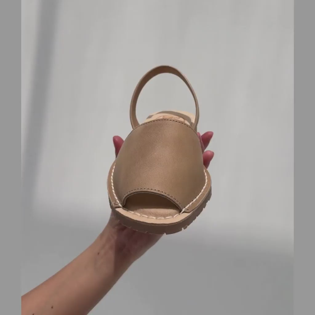 Luxe Avarca in Caramel