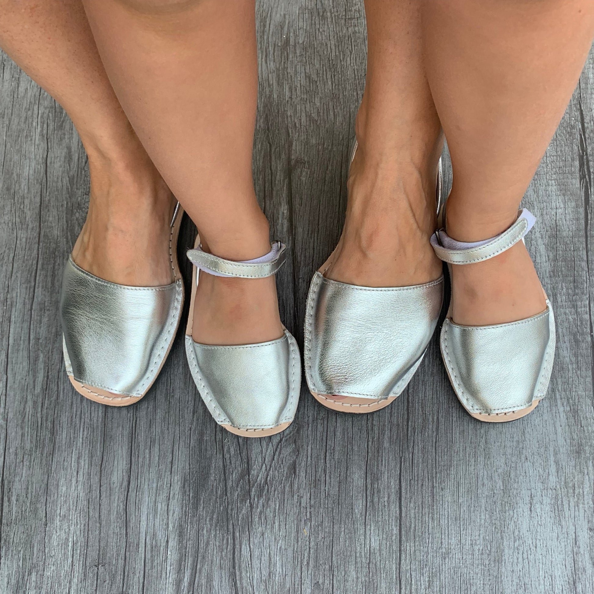 Girls Ankle Strap Avarca in Metallic Silver - Shoeq