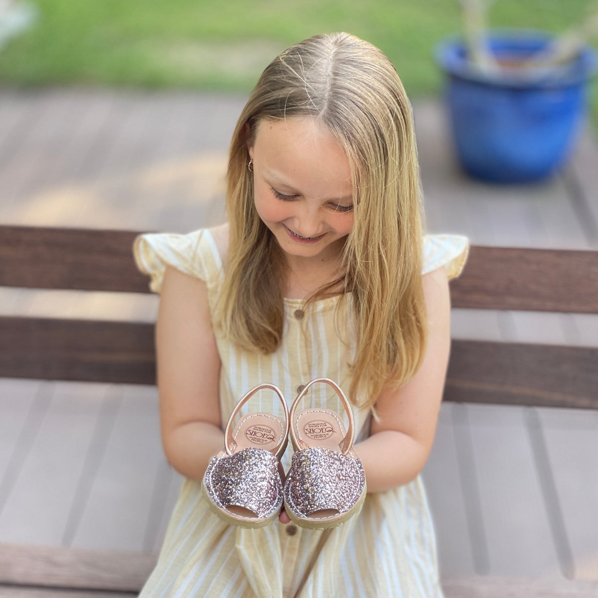 Girls Classic Avarca in Rose Gold Glitter - Shoeq