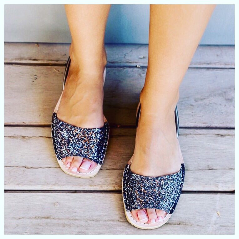 Peekaboo Avarca in Gunmetal Glitter - Shoeq