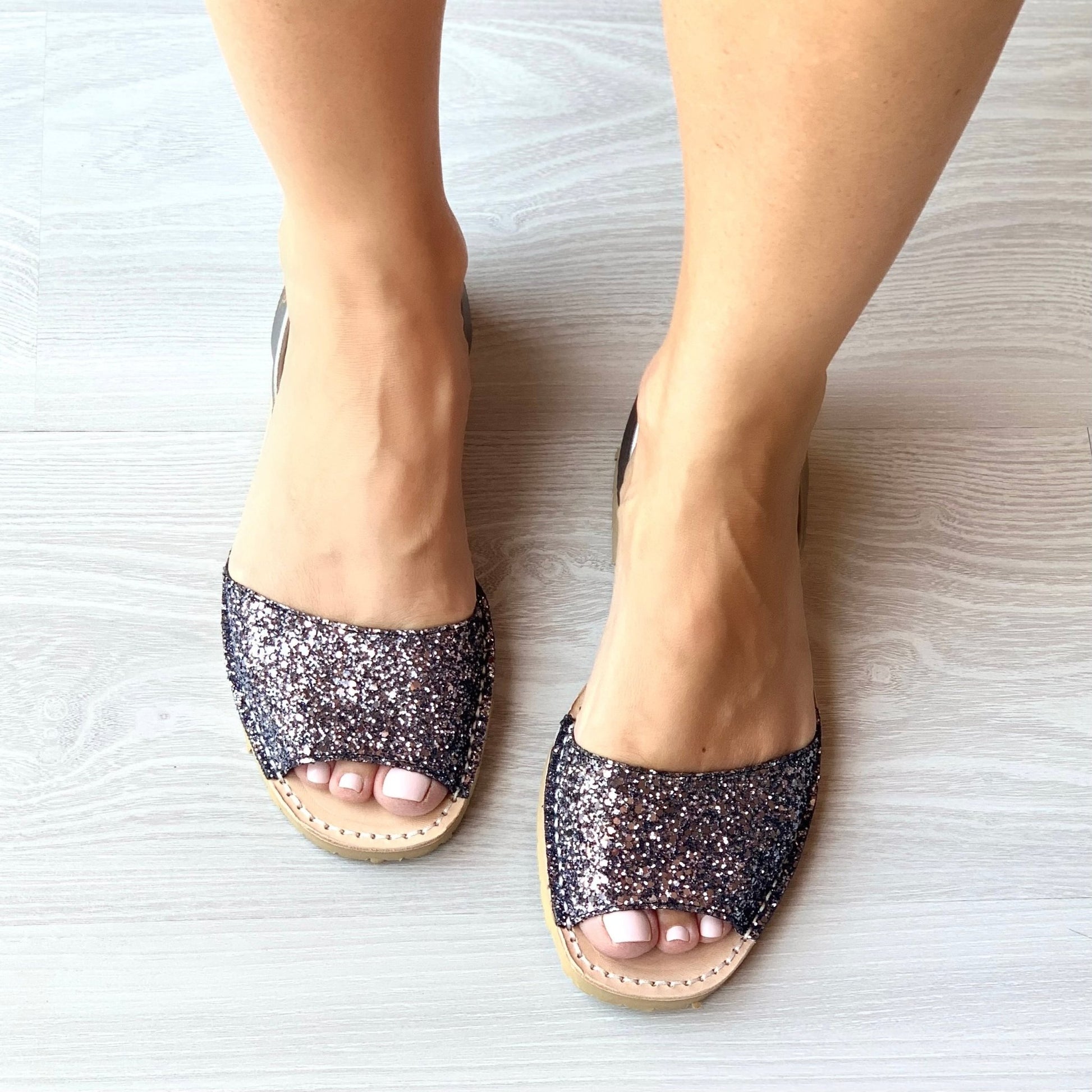 Peekaboo Avarca in Gunmetal Glitter - Shoeq