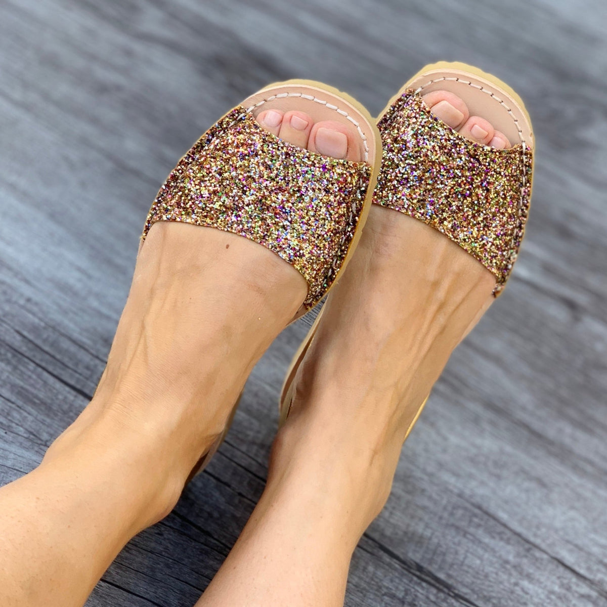 Peekaboo Avarca in Rainbow Gold Glitter - Shoeq