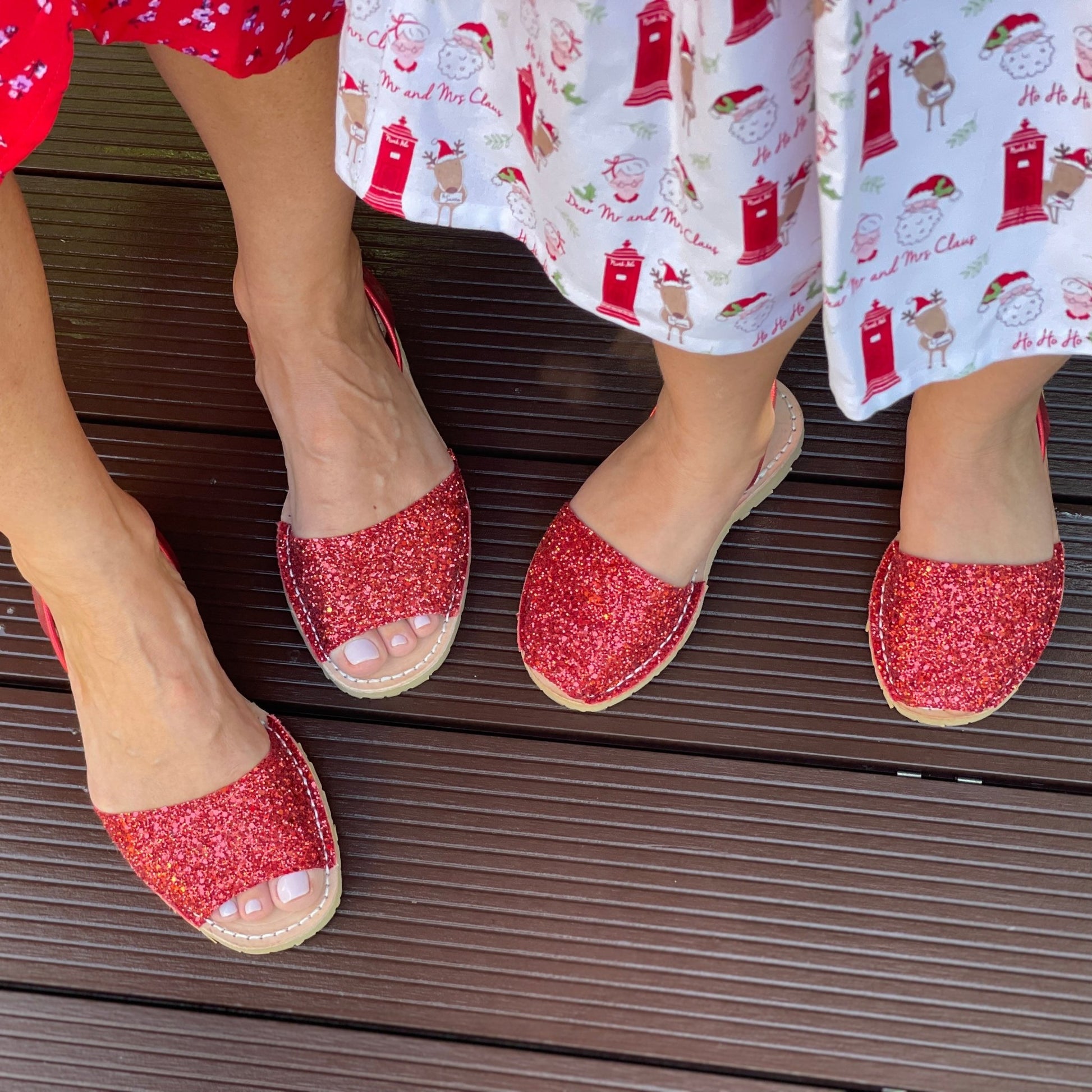 Peekaboo Avarca in Red Glitter - Shoeq