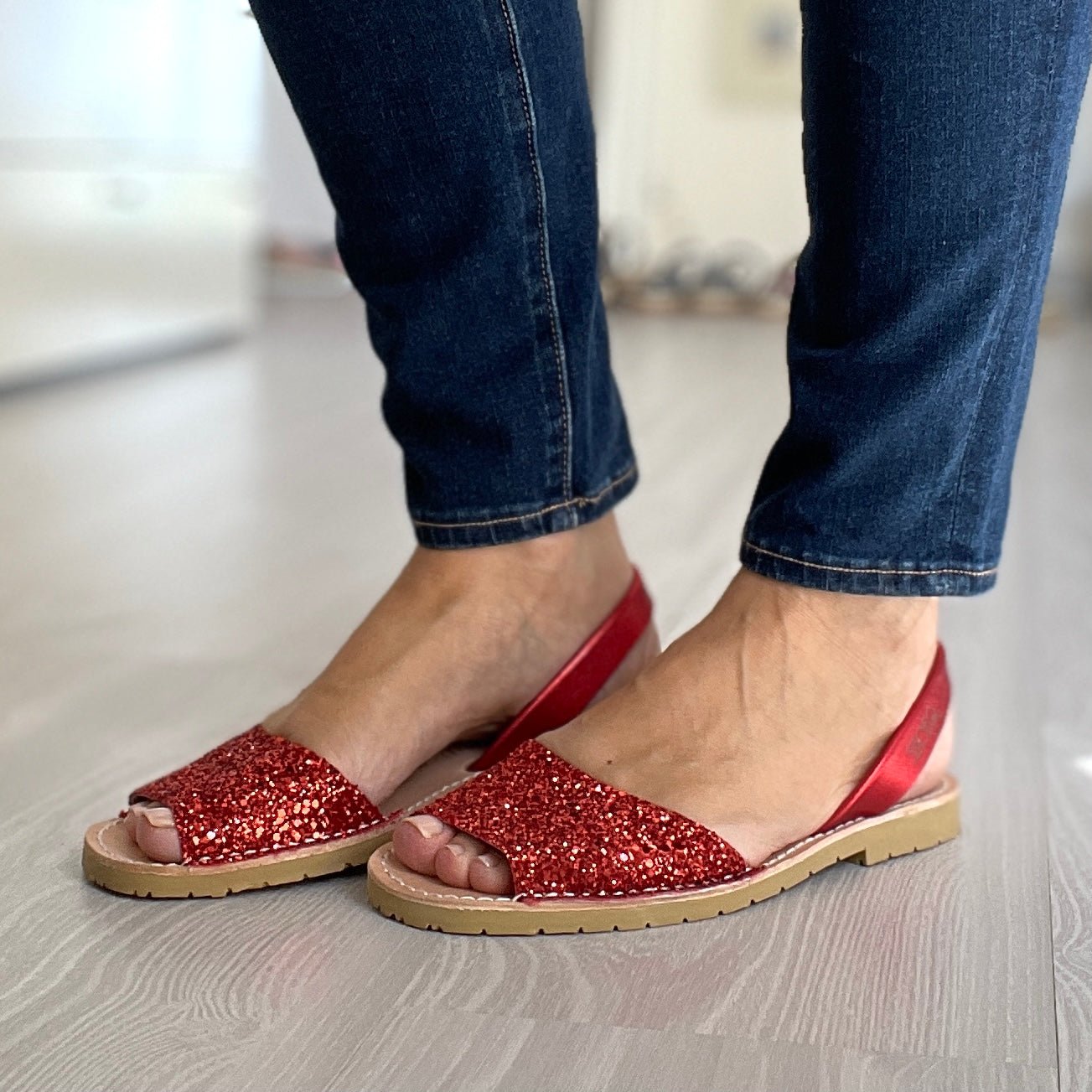Peekaboo Avarca in Red Glitter - Shoeq