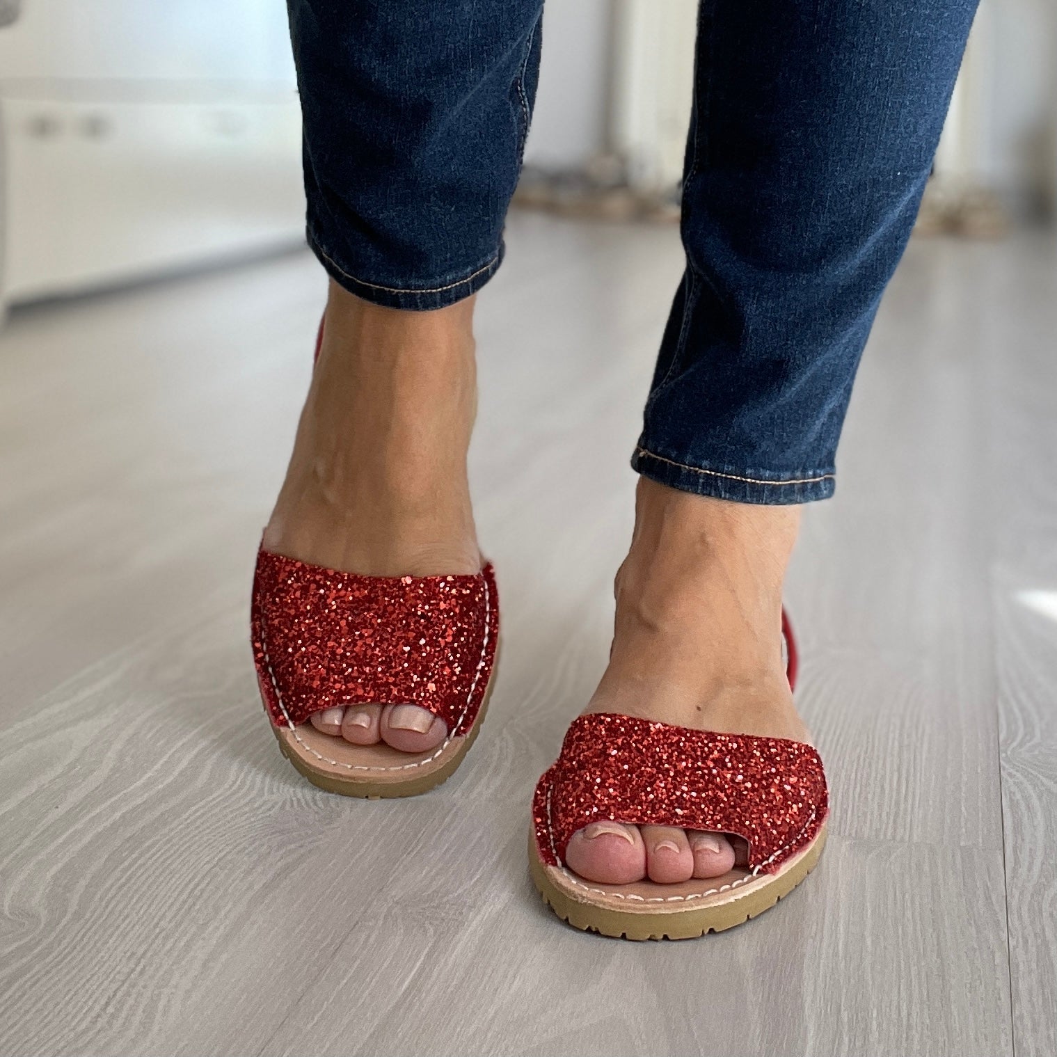 Peekaboo Avarca in Red Glitter - Shoeq