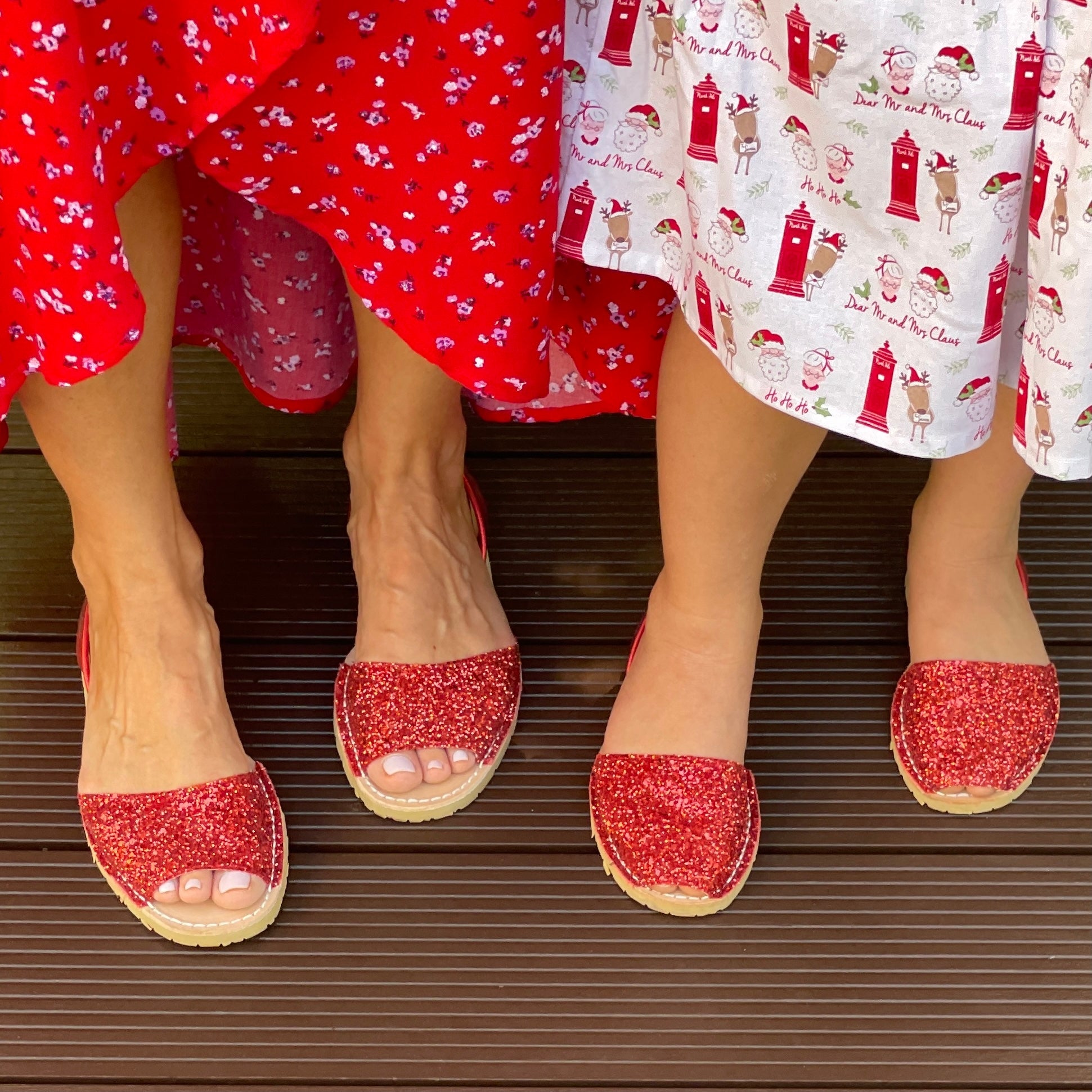 Peekaboo Avarca in Red Glitter - Shoeq