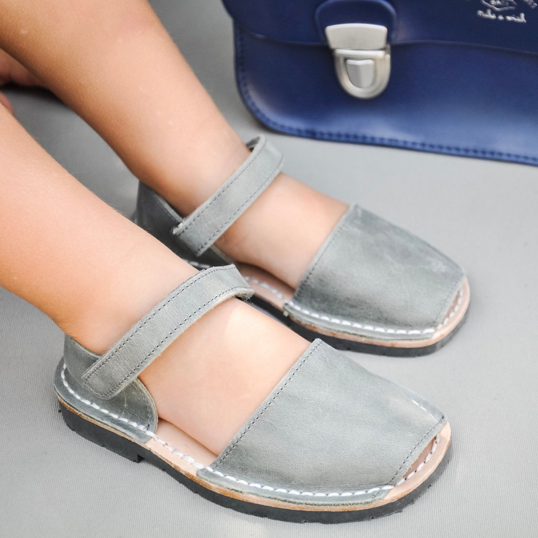 Unisex Grey Leather Classic - Shoeq